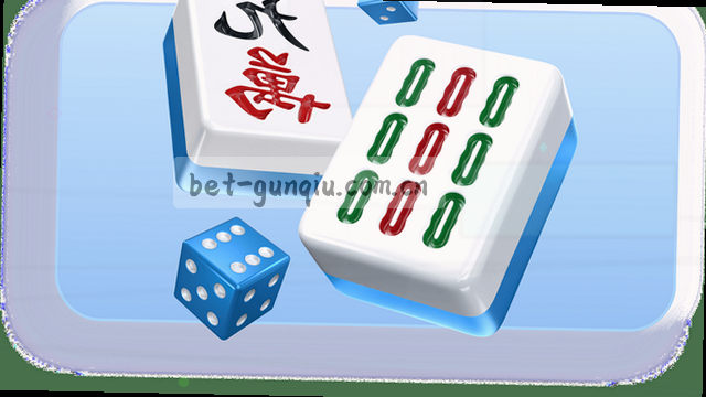 1. 安全守护，时刻在线
2. 警惕风险，平安相伴
3. 安全无小事，牢记心间   
4. 防范未然，守护平安